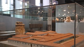 Einblicke in Park und Museum
