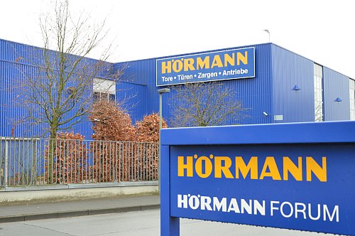 Der Tür- und Torhersteller Hörmann gehört zu den wichtigsten Arbeitgebern für Steinhagen und die Region. - © Jonas Damme