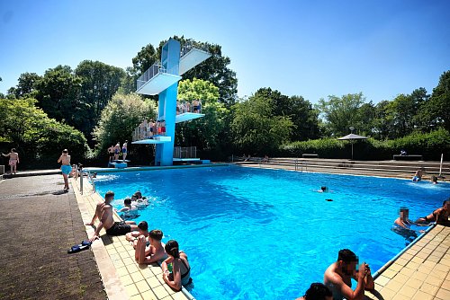 24 Stunden lang haben Schwimmerinnen und Schwimmer die Möglichkeit eine möglichst lange Strecke zurückzulegen. Medaillen gibt es ab 500 Metern. - © Andreas Frücht