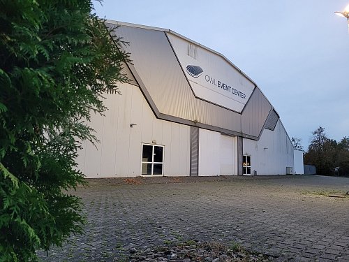 Im Bereich zwischen Unterführung und Haller Event Center soll eine Gruppe "Deutschland den Deutschen" skandiert haben. - © Jonas Damme