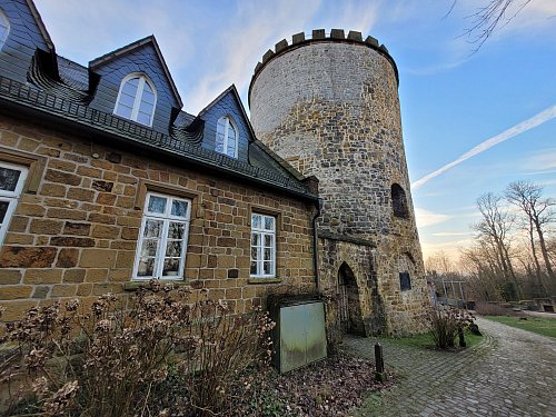 Die Burg Ravensberg in Borgholzhausen lädt am Wochenende zum Kinder-Mittelalterfest ein. - © Marc Uthmann