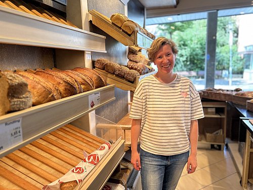 Friederike Tebbe ist als Geschäftsführerin der Konditorei Welpinghus viel beschäftigt. Daher will sie deren Social-Media-Auftritt künftig in die Hände einer Agentur legen. - © Tobias Barrelmeyer