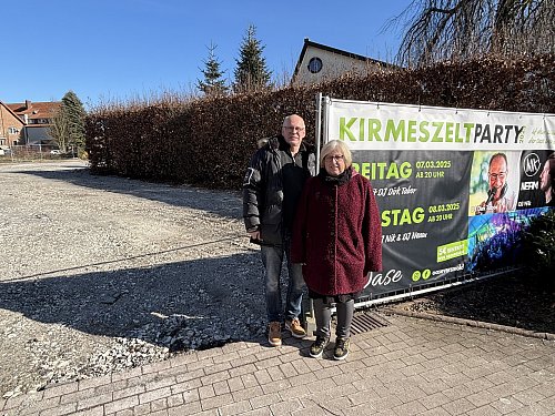 Kerstin und Matthias Wiltmann, Betreiber der Oase, veranstalten die Zeltparty. Wegen der Baustelle auf dem Gelände des Ex-Altstadthotels müssen sie das Konzept etwas anpassen. - © Tasja Klusmeyer