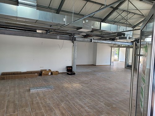 Die Innenräume des einstigen Gesundheitskiosks sind bereits entkernt. Derzeit laufen Elektro-Arbeiten. - © Marc Uthmann