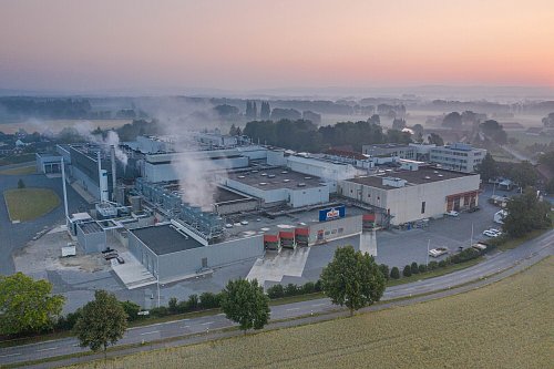 Die Versmolder TFB-Produkionsstätte in Loxten soll modernisiert werden. Die Zukunft des Unternehmens liegt dennoch etwas im Nebel. - © TFB