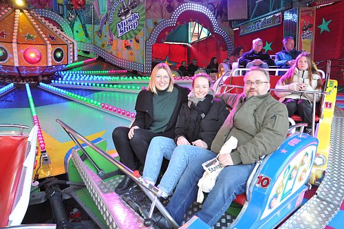 Annika Eilers (M.) organisiert die Kirmes in Steinhagen. Der Rummel kommt im März und August nach Steinhagen. - © Frank Jasper