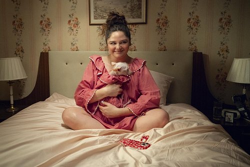 Nach einer Trennung zieht die New Yorker Workaholic Jessica nach London, um dort allein zu sein. Sie lernt Felix kennen, der sie dazu bringt, die Liebe neu zu überdenken. - © Netflix