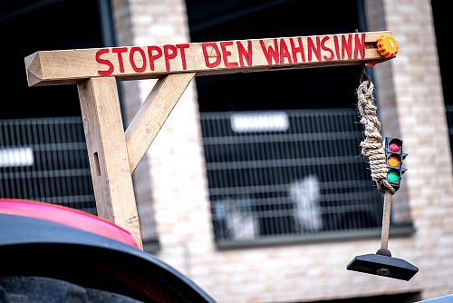Als Reaktion auf die Sparpläne der Bundesregierung hatte der Bauernverband im Januar 2024 zu einer Aktionswoche aufgerufen. Die Politiker wurden damals mit Hass überschüttet. - © Sina Schuldt/dpa