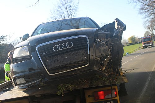 Die Autos wurden mit dem Abschleppwagen abtransportiert. - © Jan-Henrik Gerdener