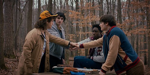 "Stranger Things" startete 2016 und geht im November 2025 in die fünfte Staffel. - © Netflix