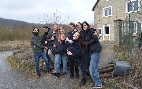 Die Groß-WG "Haus voller Freunde" zieht in das ehemalige Gefängnis im Kreis Gütersloh ein. - © Haus voller Freunde