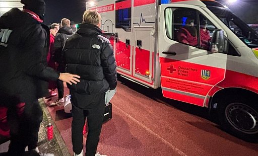 Beim 2:0-Sieg des SC Peckeloh in Erndtebrück musste der Rettungswagen anrücken. Harun Kizilboga hatte sich schwerer verletzt. - Timo Kirchhoff/SC Peckeloh Beim 2:0-Sieg des SC Peckeloh in Erndtebrück musste der Rettungswagen anrücken. Harun Kizilboga hatte sich schwerer verletzt. - Timo Kirchhoff/SC Peckeloh