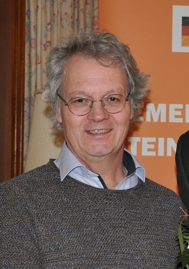 Hans-Heino Bante-Ortega, 62, tritt für die CDU an. Der Malermeister und Hausmann aus Brockhagen war bis 2014 Sprecher der Steinhagener UWG. Nachdem diese bei der Kommunalwahl nicht mehr antrat, wechselte er in die CDU und sammelte bei der letzten Kommunalwahl in seinem Wahlkreis 58 Prozent der Stimmen ein. Zum Jahresende übernahm er den CDU-Fraktionsvorsitz. Hans-Heino Bante-Ortega gilt in Steinhagen als bestens vernetzt und geselliger Kumpeltyp, der sich bei passender Gelegenheit auch mal die Gitarre umschnallt.
