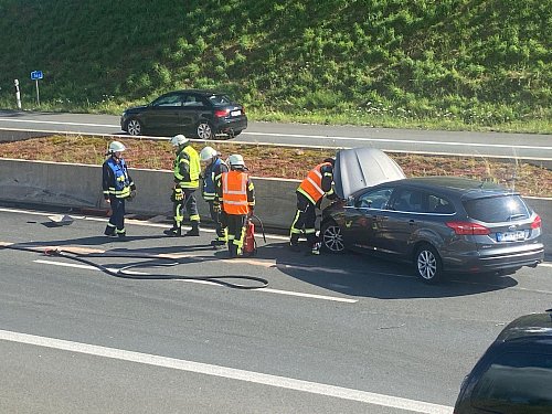 Der Ford war beim Überholen mit einem VW Pick-up zusammengestoßen. - © Frank Jasper