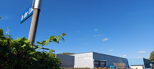 Die Schüco Interior Systems KG beschäftigt in Borgholzhausen Anfang des Jahres 2024 noch rund 270 Menschen. Hier das Werk 2. - © Claus Meyer