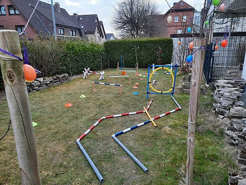 Auch Geschicklichkeit gehört zu den Hobby-Horsing-Wettkämpfen dazu. - © Dima Winter