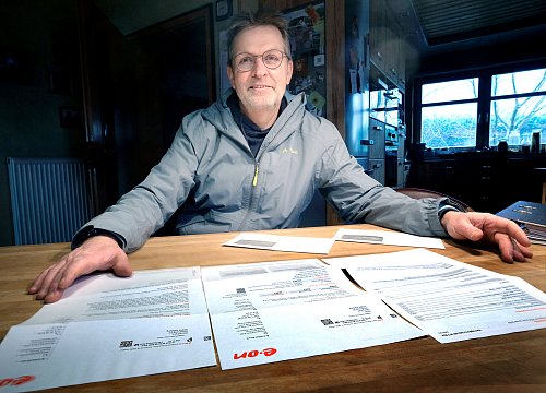Zahlreiche Kündigungsschreiben hat Georg Pohl aus dem Kreis Gütersloh schon per Einschreiben an Eon geschickt - ohne Erfolg. - © Andreas Frücht
