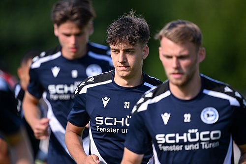 DSC-Talent Max Lippert (Mitte) wird an den Viertligisten 1. FC Köln II verliehen. - © Teresa Kroeger