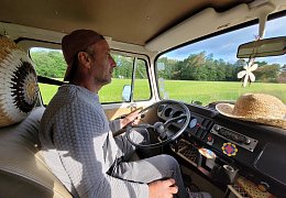 Der Traum jedes Hippies: Günter Voss`VW T2 in Bildern