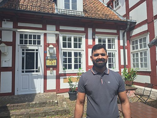 Gastronomie rund um den Venghauss-Platz in Werther. Ahsan Muhammad ist im "Royal" für das Wohl der Gäste verantwortlich. - © Silke Derkum-Homburg
