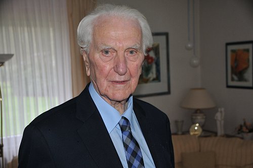 Alt-Bürgermeister Heinrich Consbruch war elf Jahre alt, als die Amerikaner 1945 nach Brockhagen einzogen. - © Frank Jasper
