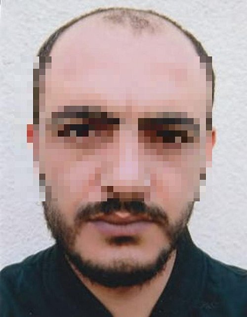 Ein zweites Fahndungsfoto zeigt den tatverdächtigen Syrer, der in Bielefeld Menschen vor der Bar "Cutie" angegriffen haben soll. - © Polizei Bielefeld (Fahndungsfoto)