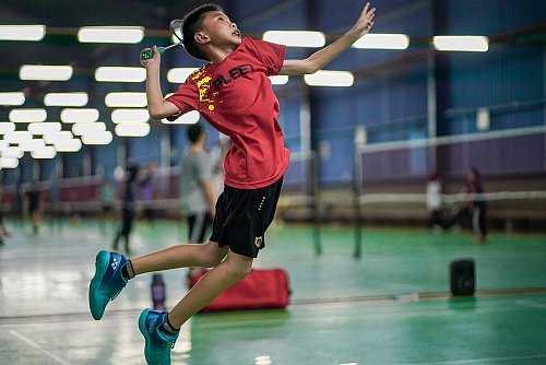 Die Gruppen können im Sportpark Halle bis zu zwei Stunden entweder Badminton, Fußball, Basketball, Tischtennis oder Squash spielen. - © Pexels