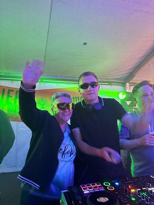 Mit der Wildside-Party startete das Schützenfest in Borgholzhausen. Bei bester Stimmung wurde bis in den frühen Morgen gefeiert. - © Martina Frehsmann-Pryce