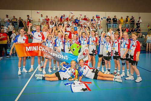 Im Juni gewann die weibliche E-Jugend der JSG Hesselteich-Loxten die Mini-WM im Handballverband Westfalen. - © Nico Seifert