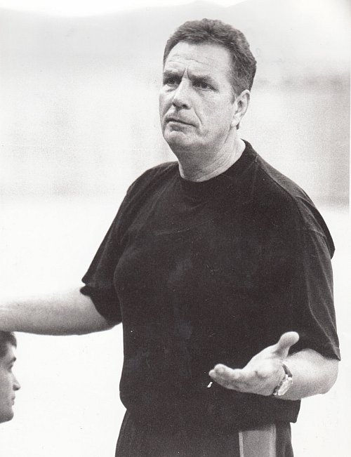 Fassungslos: Trainer Peter Brixner gibt in Versmold auf. - © Foto: HK-Archiv