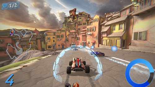 Hier geht es durch das malerische Italien. Unser Auto ist gerade gegen Schaden geschützt, und der blaue Ring unten rechts zeigt, dass unser Boost gleich ganz gefüllt ist. - © Tivola Games