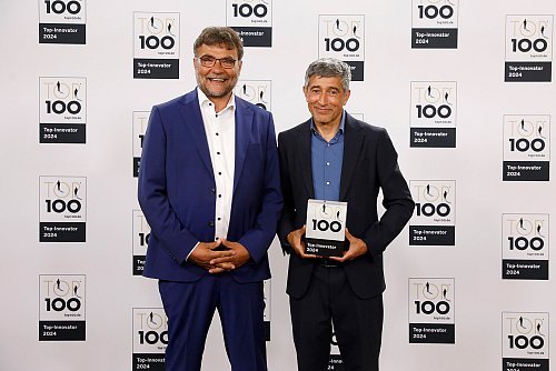 2024 kürte Ranga Yogeshwar (r.) Plasmatreat-Geschäftsführer Christian Buske zum Innovations-Champion. - © KD Busch/compamedia