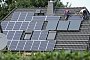 Solaranlage auf einem Dach - Rainer Jensen/dpa Solaranlage auf einem Dach - Rainer Jensen/dpa