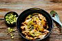 Wantan-Teigtaschen mit Chili-Öl - asiastreetfood.com/dpa-tmn Wantan-Teigtaschen mit Chili-Öl - asiastreetfood.com/dpa-tmn