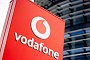 Firmenschild mit dem Logo von Vodafone steht vor Konzernzentrale - Thomas Banneyer/dpa/dpa-tmn