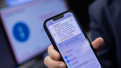 Den Empfang von Cell-Broadcast-Nachrichten beherrschen viele neuere Smartphones ab Werk. - © dpa-tmn