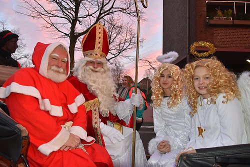 Nicht verpassen: Für Samstag, 16.30 Uhr, haben sich die Nikoläuse und Christkinder angesagt. Bild: Birgit Nolte - © Foto: Birgit Nolte